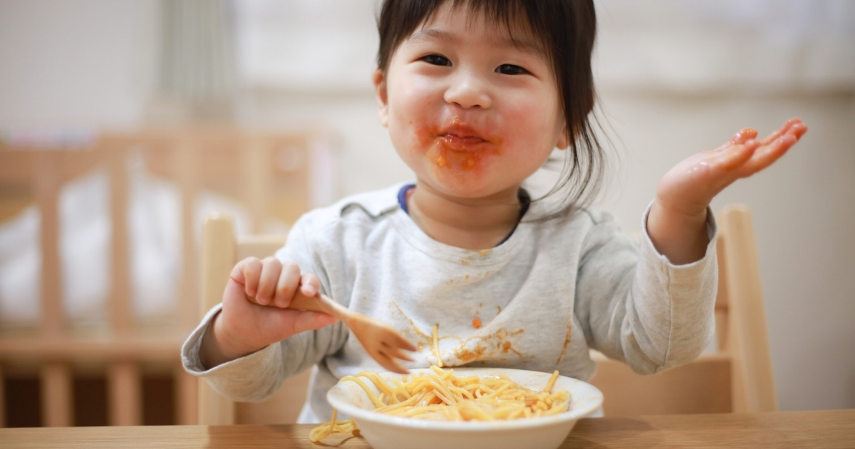 healthy child eating