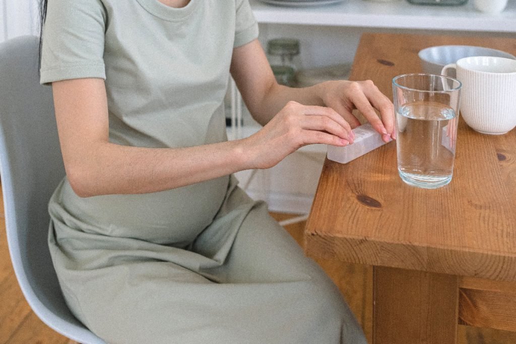 woman taking folate for prenatal nutrition